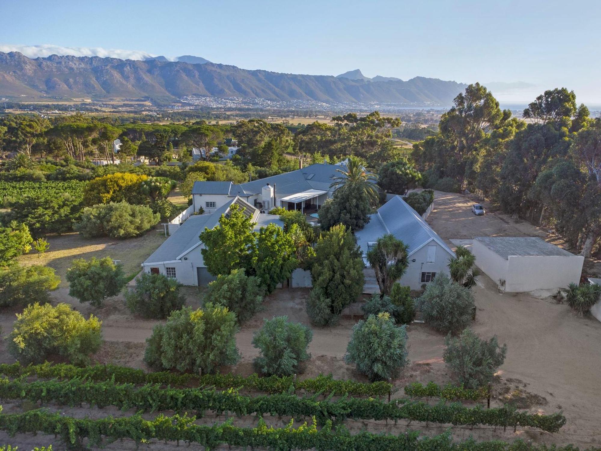 Vineyard Manor At 13 Vines By Hostagents Villa Somerset West Exterior photo
