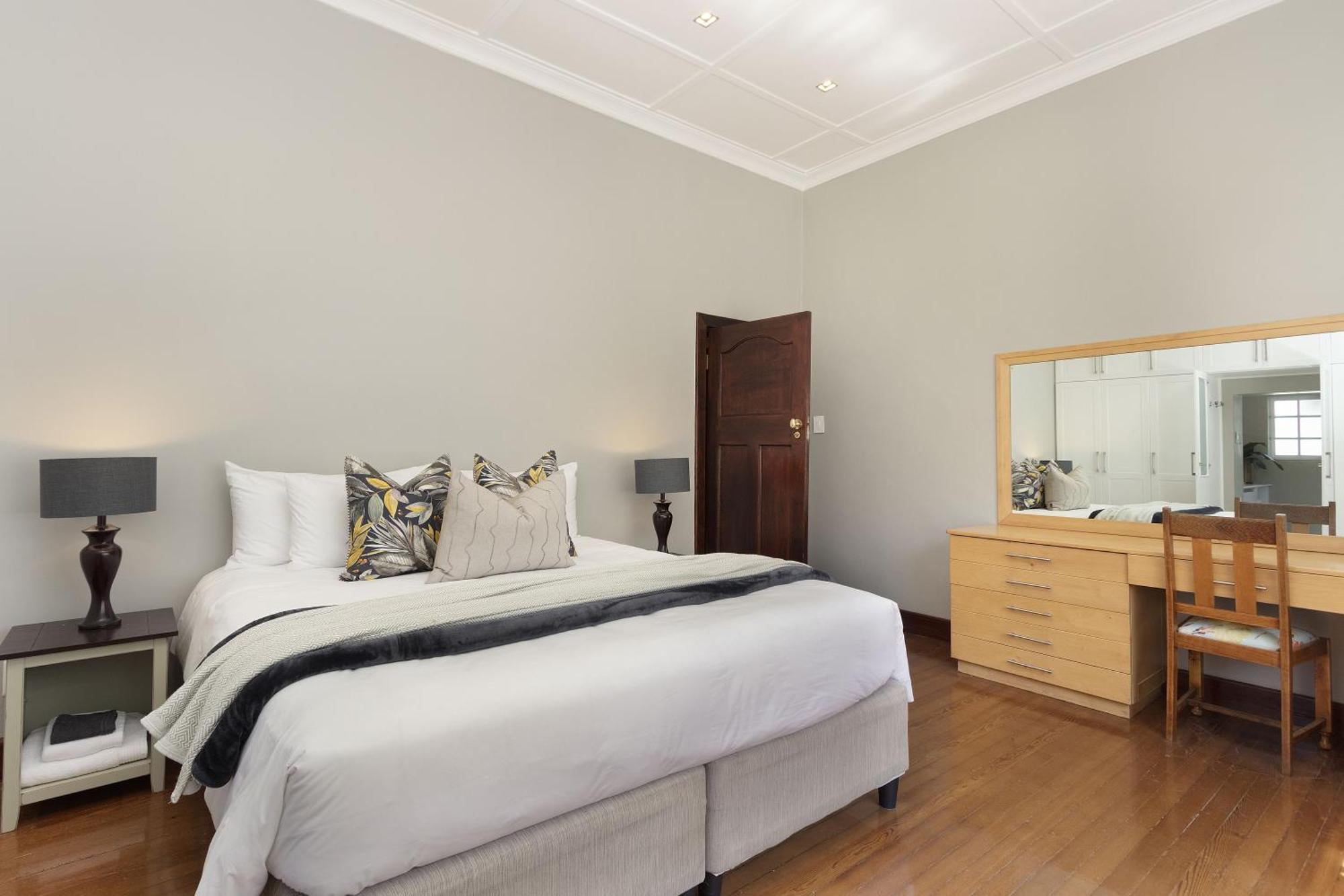 Vineyard Manor At 13 Vines By Hostagents Villa Somerset West Exterior photo