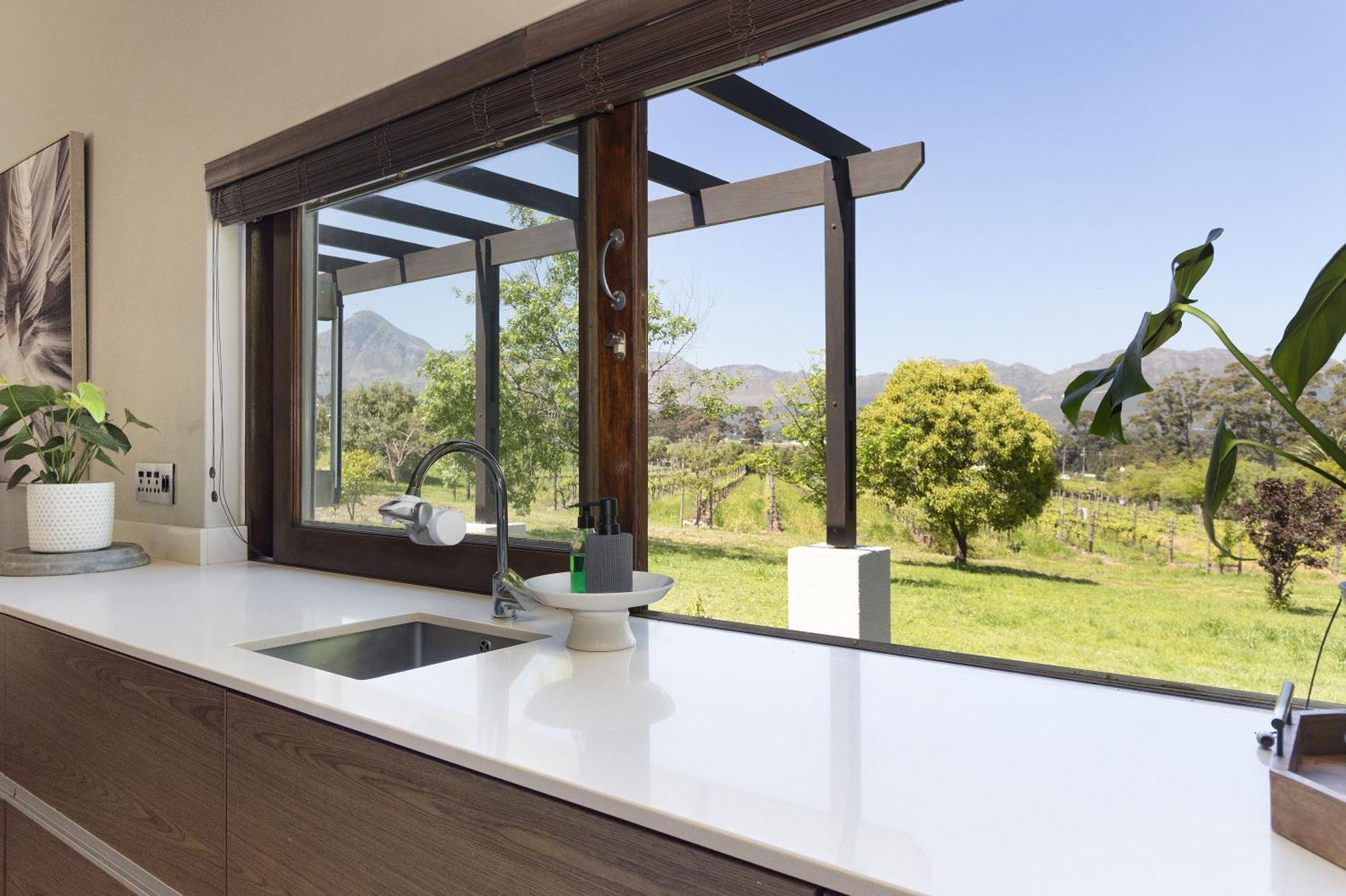 Vineyard Manor At 13 Vines By Hostagents Villa Somerset West Exterior photo